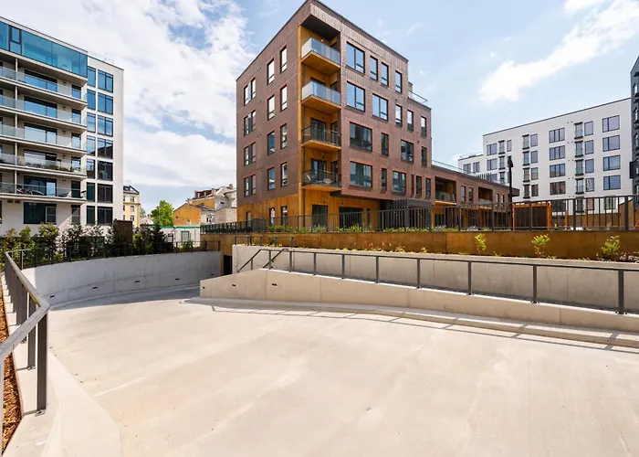 Brand New 2Bdroom Free Parking Apartment